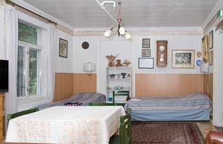 Хостелы Kartano Hostel Кокемяки Четырехместный номер с общей ванной комнатой-2
